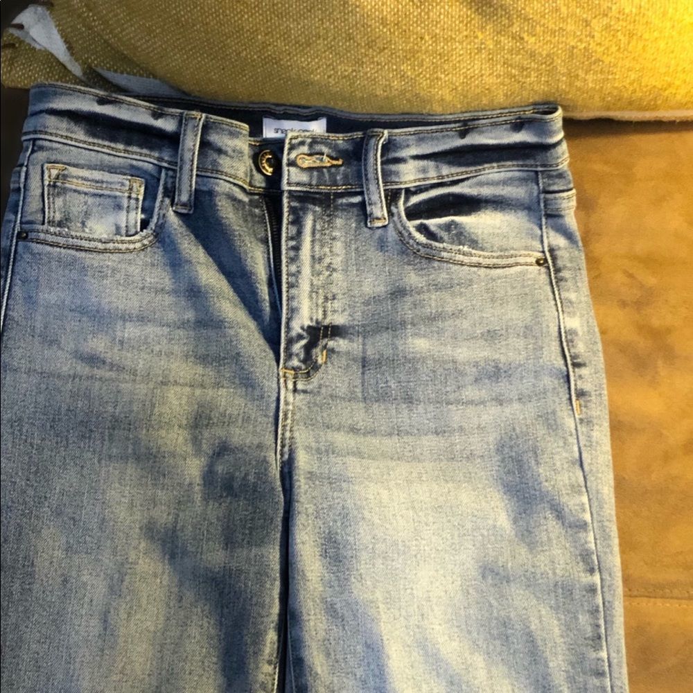 Boyfriend sneek peek size 5 jeans; worn once ( one rip in knee bought that way! - Picture 9 of 10